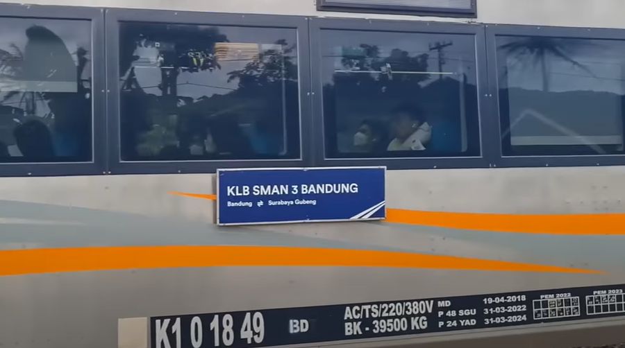 Kereta Luar Biasa KLB (Dok Tangkapan Layar Youtube/Yusril Rizky Pratama)