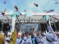 Romantis, Ratusan Pasangan Nikah Massal Gratis di Bekasi