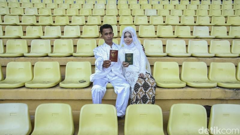 Ratusan Pasangan Nikah Massal di Stadion Patrior Bekasi. (Rifkianto Nugroho/Detik.com)