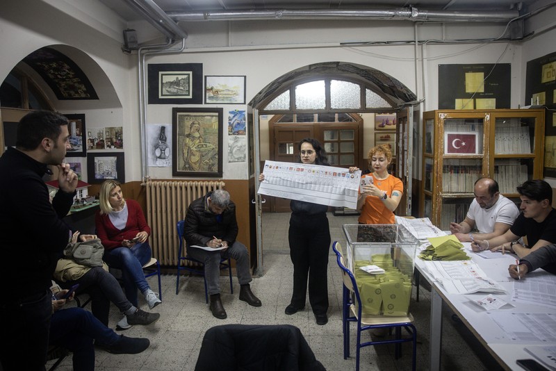 1490104811 ISTANBUL, TURKEY - MAY 14: Vote counting begins for President and 28th Term Parliamentary Elections on May 14, 2023, in Istanbul, Turkey. Turkey votes at the ballot box to elect its 13th President and 28th Term parliament, who will serve for five years. (Photo by Hakan Akgun/dia images via Getty Images)