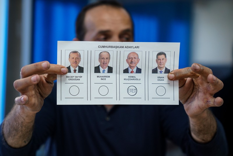 1490104811 ISTANBUL, TURKEY - MAY 14: Vote counting begins for President and 28th Term Parliamentary Elections on May 14, 2023, in Istanbul, Turkey. Turkey votes at the ballot box to elect its 13th President and 28th Term parliament, who will serve for five years. (Photo by Hakan Akgun/dia images via Getty Images)