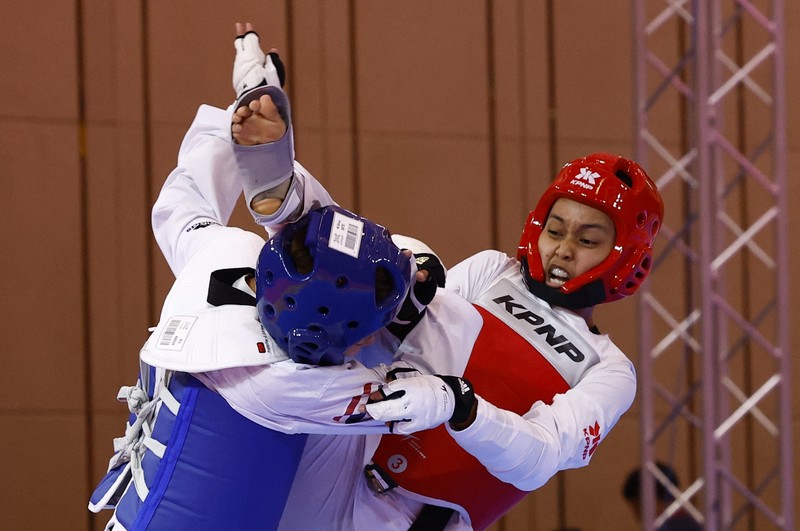 Chroy Changvar Convention Center Hall F, Phnom Penh, Kamboja - 15 Mei 2023 Tamesti Megawati dari Indonesia bereaksi selama putaran final. Chroy Changvar Convention Center Hall F, Phnom Penh, Kamboja - 15 Mei 2023 Tamesti Megawati dari Indonesia bereaksi selama putaran final. (REUTERS/Kim Kyung-Hoon)