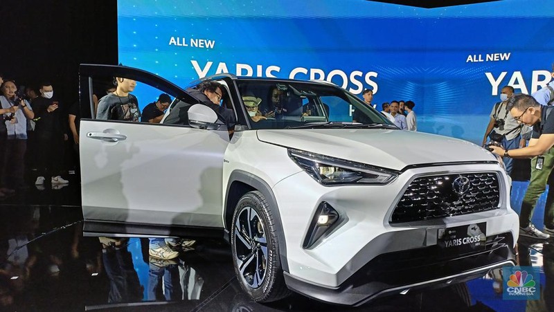 All New Yaris Cross Hybrid. Mobil ini masuk ke dalam segmen B Sport Utility Vehicle (SUV). Namun, pabrikan belum mau mengumumkan berapa harga resmi kendaraan ini. (CNBC Indonesia/Ferry Sandi)
