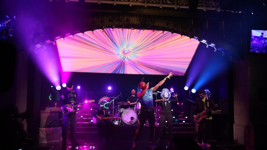 SATURDAY NIGHT LIVE -- Pedro Pascal, Coldplay Episode 1838 -- Pictured: Musical guest Coldplay performs 