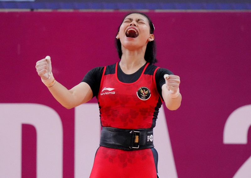 Southeast Asian Games - Weightlifting - Olympic Taekwondo Hall, Phnom Penh, Cambodia - May 15, 2023 Indonesia's Tsabitha Alfiah Ramadani in action during the women's - 64kg REUTERS/Cindy Liu