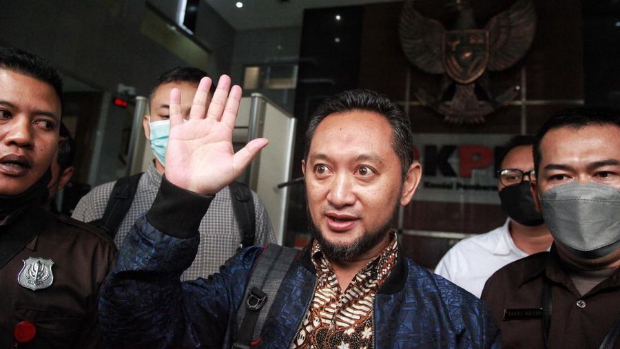 Kepala Bea Cukai Makassar Andhi Pramono selesai menjalani pemeriksaan di gedung KPK Jakarta. Begini ekspresinya saat keluar gedung KPK. (Dok. Detikcom/Ari Saputra)