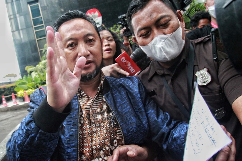 Kepala Bea-Cukai Makassar Andhi Pramono tiba di KPK, Jakarta, Selasa (14/3/2023). Kepala Bea-Cukai Makassar Andhi Pramono tiba di KPK, Jakarta, Selasa (14/3/2023). (Dok. Detikcom/Ari Saputra)