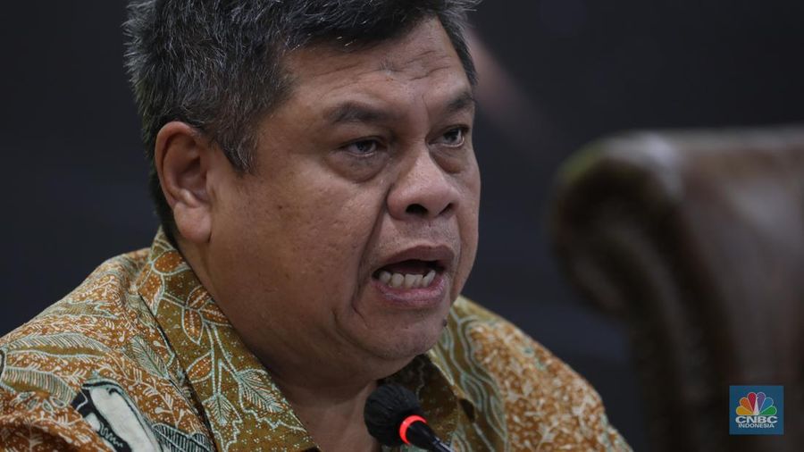 Kepala BPKP Muhammad Yusuf Ateh dalam konferensi pers kerugian perkara BTS di gedung Kejaksaan Agung, Jakarta, Senin (15/5/2023).  (CNBC Indonesia/Tri Susilo)