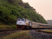 Jakarta-Surabaya 5,5 Jam Naik Kereta Semi Cepat Resmi Batal