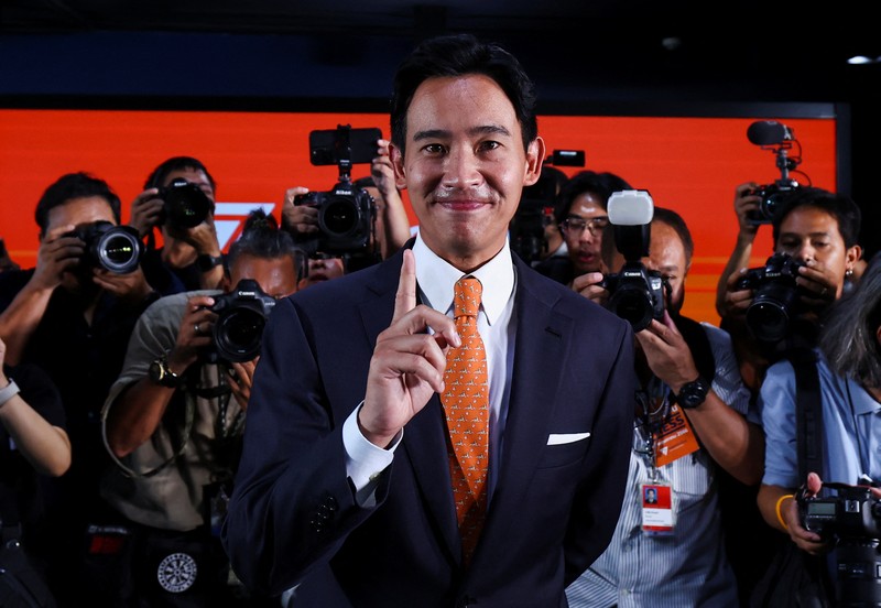 THAILAND-ELECTION/ Move Forward Party leader and prime ministerial candidate, Pita Limjaroenrat, speaks to the media on the day of the general election in Bangkok, Thailand, May 14, 2023. REUTERS/Jorge Silva