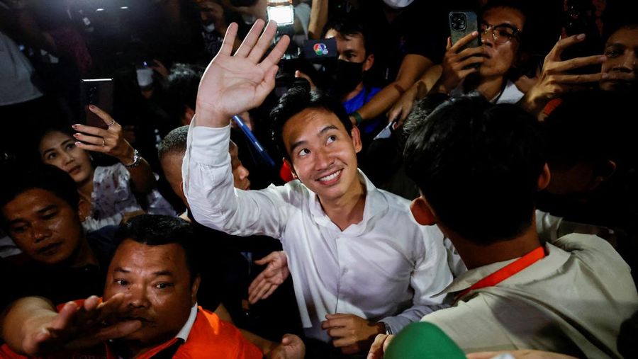 Move Forward Party leader and prime ministerial candidate, Pita Limjaroenrat, waves to the crowd during the general election in Bangkok, Thailand, May 14, 2023. REUTERS/Jorge Silva   REFILE - QUALITY REPEAT     TPX IMAGES OF THE DAY
