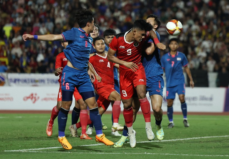 Southeast Asian Games - Football - Indonesia v Thailand - Final - Olympic National Stadium, Phnom Penh, Cambodia - May 16, 2023 Indonesia players line up before the match REUTERS/Cindy Liu