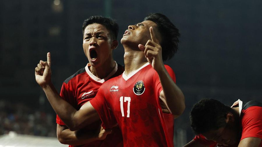 Southeast Asian Games - Football - Men's Final - Indonesia v Thailand - Olympic National Stadium, Phnom Penh, Cambodia - May 16, 2023 Indonesia's Irfan Jauhari celebrates scoring their third goal REUTERS/Chalinee Thirasupa