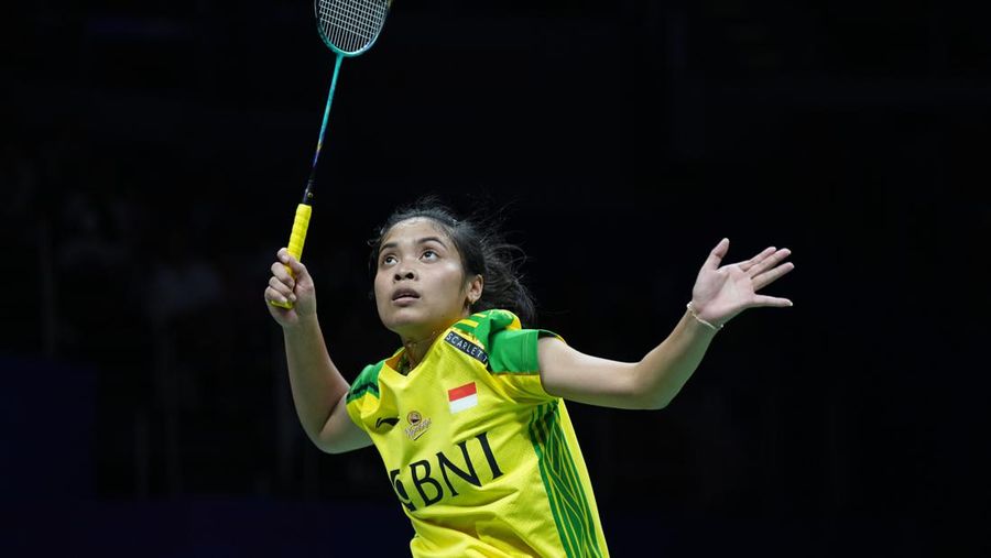 Gregoria Mariska Tunjung dari Indonesia bertanding dalam pertandingan Round Robin Tunggal Putri melawan Yvonne Li dari Jerman pada hari ketiga Piala Sudirman di Suzhou Olympic Sports Center Gymnasium pada 16 Mei 2023 di Suzhou, China. (Fred Lee/Getty Images)