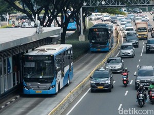 Penjelasan TransJakarta soal Aksi Pelemparan Batu di Lenteng Agung