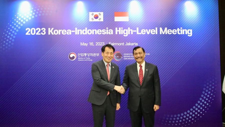 Menteri Koordinator Bidang Kemaritiman dan Investasi (Menko Marves) Luhut B. Pandjaitan melakukan pertemuan dengan Wakil Menteri Perdagangan, Industri, dan Energi Republik Korea Y. M. Jang Young Jin pada Selasa (16-05-2023). (Dok. Kemenko Marves)
