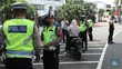 Tilang Manual Berlaku Lagi, Begini Aksi Polisi Tilang Pemotor