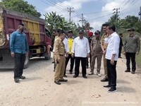 Jokowi Berburu Jalan 