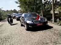 Saat Mercy Tunggangan Jokowi Terjang Jalan 