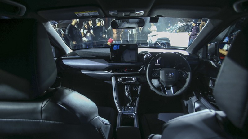 All New Yaris Cross Hybrid. Mobil ini masuk ke dalam segmen B Sport Utility Vehicle (SUV). Namun, pabrikan belum mau mengumumkan berapa harga resmi kendaraan ini. (CNBC Indonesia/Ferry Sandi)