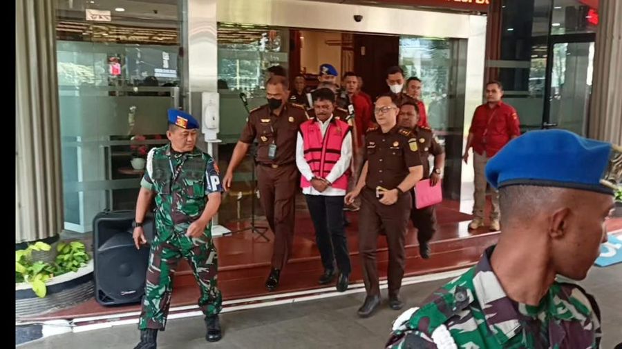 Johnny G Plate ditahan (Adrial-detikcom)
