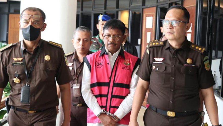 Kejaksaan Agung (Kejagung) telah menetapkan Menteri Komunikasi dan Informatika (Menkominfo) Johnny G Plate sebagai tersangka kasus dugaan korupsi proyek pembangunan menara BTS (Base Transceiver Station). Kini, Johnny G Plate ditahan. (Dok. Kejaksaan Agung)