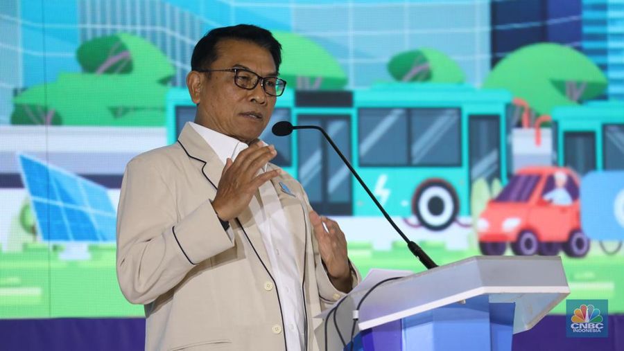 Ketua Perkumpulan Industri Kendaraan Listrik Indonesia (Periklindo), Moeldoko dalam acara pembukaan Periklindo Electric Vehicle Show 2023 di Jakarta, Rabu (17/5/2023). (²©²ÊÍøÕ¾/Tri Susilo)