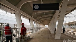 Kereta Cepat Tak Berhenti di Stasiun Karawang, Gegara Penumpang Sepi?