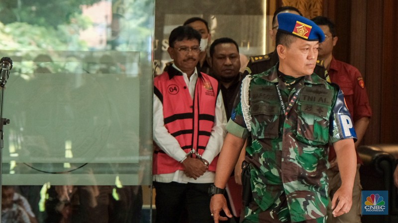 Menteri Komunikasi dan Informatika, Johnny G Plate ditahan Kejagung. Menteri Komunikasi dan Informatika, Johnny G Plate ditahan Kejagung. Johnny ditahan terkait kasus dugaan korupsi proyek BTS yang diduga merugikan negara Rp 8 triliun, Rabu (17/5/2023). (Detik.com/Andhika Prasetya)