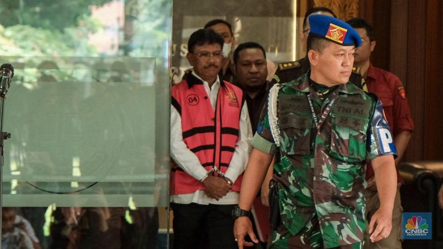 Menteri Komunikasi dan Informatika, Johnny G Plate ditahan Kejagung. Johnny ditahan terkait kasus dugaan korupsi proyek BTS yang diduga merugikan negara Rp 8 triliun, Rabu (17/5/2023). (Detik.com/Andhika Prasetya)