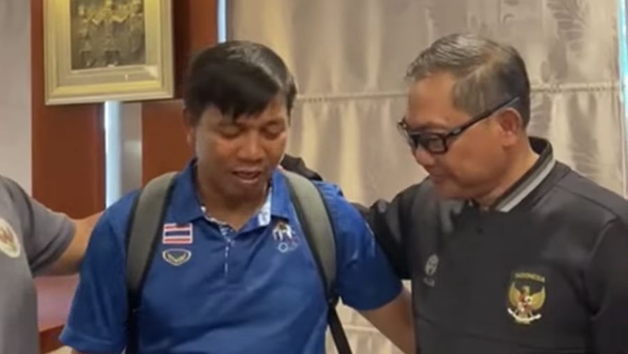 Pemukul Manajer Timnas . (Tangkapan Layar Shorts Efendy Gazali)