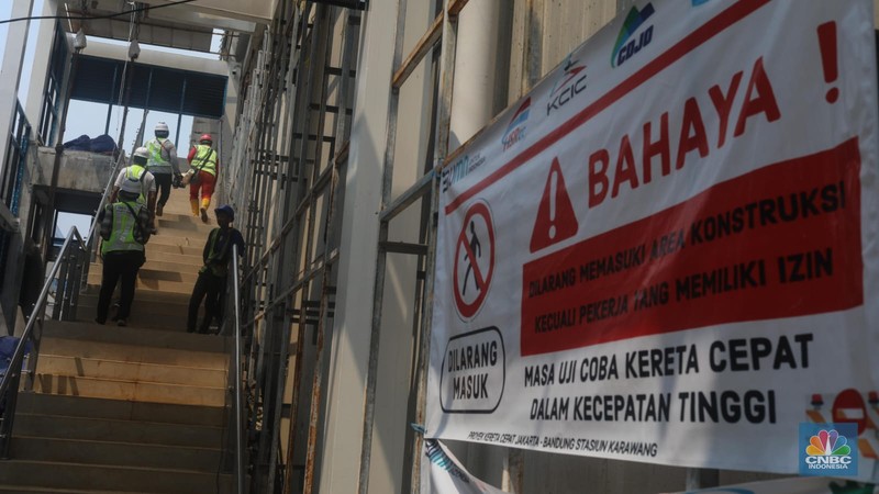 Penampakan Stasiun Kereta Cepat Karawang yang dibangun KCIC. (CNBC Indonesia/Faisal Rahman) Penampakan Stasiun Kereta Cepat Karawang yang dibangun KCIC. (CNBC Indonesia/Faisal Rahman)