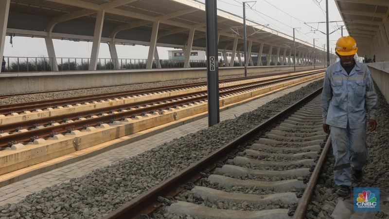 Penampakan Stasiun Kereta Cepat Karawang yang dibangun KCIC. (CNBC Indonesia/Faisal Rahman) Penampakan Stasiun Kereta Cepat Karawang yang dibangun KCIC. (CNBC Indonesia/Faisal Rahman)
