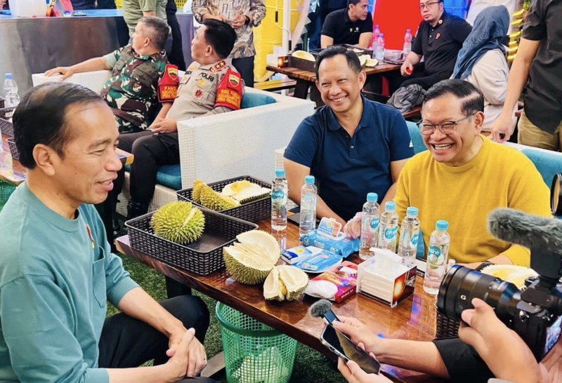 Presiden RI Jokowi Rayakan Kemenangan Indonesia vs Thailand Final SEA Games 2023. (Tangkapan Layar Youtube) Presiden RI Jokowi Rayakan Kemenangan Indonesia vs Thailand Final SEA Games 2023. (Tangkapan Layar Youtube)