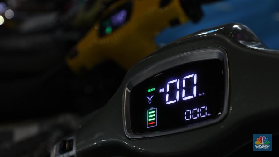 Sejumlah motor listrik dari berbagai jenis merk di tampilkan dalam pameran Periklindo Electric Vehicle Show (PEVS) di Ji Expo Kemayoran pada (17/5/2023). (²©²ÊÍøÕ¾/Tri Susilo)