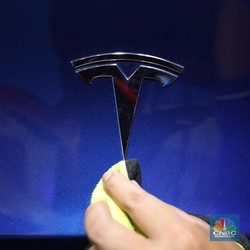 Tesla & BYD Bawa Kabar Buruk, 'Kiamat' Mobil Listrik Akan Terjadi?
