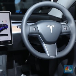 Tesla Mau Jadi Android Buat Mobil Listrik, Tersedia Gratis