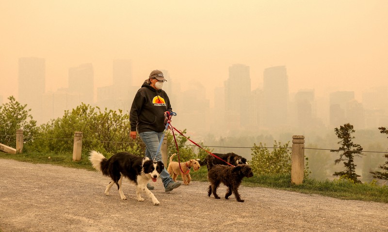 Asap mengepul dari kebakaran Stoddart Creek di dekat Fort St. John, British Columbia, Kanada 13 Mei 2023. Asap mengepul dari kebakaran Stoddart Creek di dekat Fort St. John, British Columbia, Kanada 13 Mei 2023. (B.C.Wildfire Service/Handout via REUTERS)