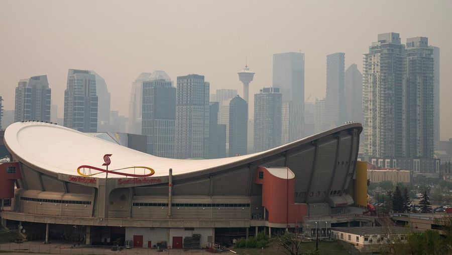 Buildings shrouded in smoke from wildfires in Calgary, Alberta, Canada, on Wednesday, May 17, 2023. Scenes in Calgary were reminiscent of Seattle last summer and San Francisco in 2020 as wind currents blew smothering wildfire smoke into those population centers, compromising air quality. Photographer: Todd Korol/Bloomberg via Getty Images