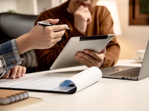 Contoh Notulen Rapat Lengkap dengan Format dan Cara Membuatnya