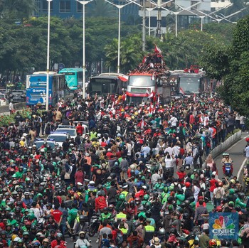 Meriah! Kontingen Indonesia di SEA Games Diarak Keliling Kota