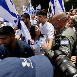 Israel Chaos! Pemukim Ilegal Serang Militer, Bakar Kendaraan Taktis