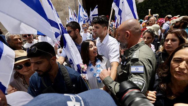 Israel Chaos! Pemukim Ilegal Serang Militer, Bakar Kendaraan Taktis