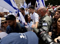 Israel Chaos! Pemukim Ilegal Serang Militer, Bakar Kendaraan Taktis