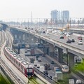 Pertama Kali! Penampakan KA Cepat JKT-BDG & LRT Berdampingan