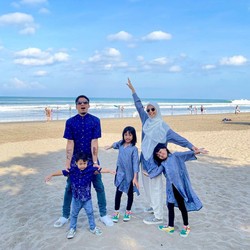 Punya Anak 3 & Cerai Kayak Desta? Gini Cara Atur Duitnya Bun!