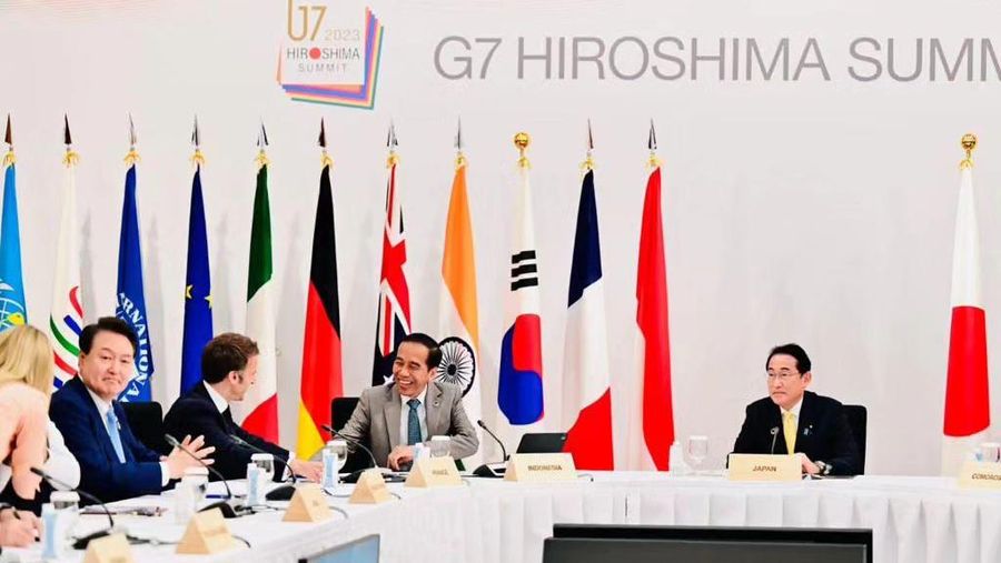 Presiden Joko Widodo saat Sesi Kerja Mitra G7 digelar di Grand Prince Hotel Hiroshima, Jepang, sore ini waktu setempat. (Instagram @jokowi)