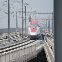Luhut Jajal KA Cepat: JKT-Bandung 300 Km/Jam, Kurang 1 Jam