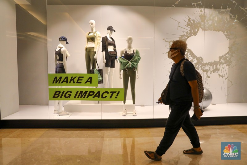 Warga memadati Pusat Perbelanjaan Kota Kasablanka, Sabtu (20/5/2023). Warga memadati Pusat Perbelanjaan Kota Kasablanka, Sabtu (20/5/2023). (CNBC Indonesia/Faisal Rahman)