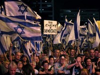 Israel Kacau! Protes di Seluruh Negeri, Pemerintahan Goyah